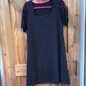 Elegant Black Lace Sleeve Midi Dress